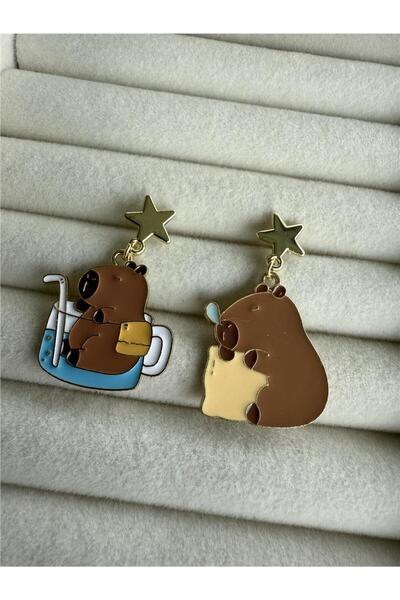 Pelin Aksesuar أقراط على شكل كابيبارا تأكل توستًا مطليًا بالمينا مع تفاصيل نجمية