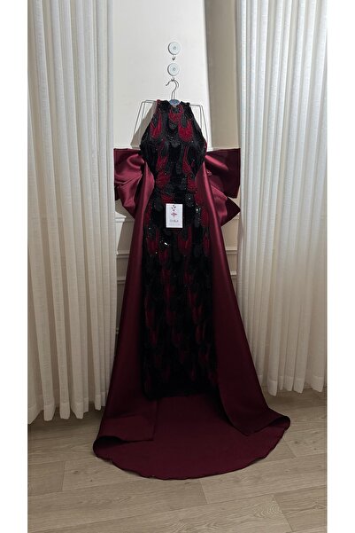 Onila The dress is made of high-quality velvet with luxurious beading and a royal Mikado train.