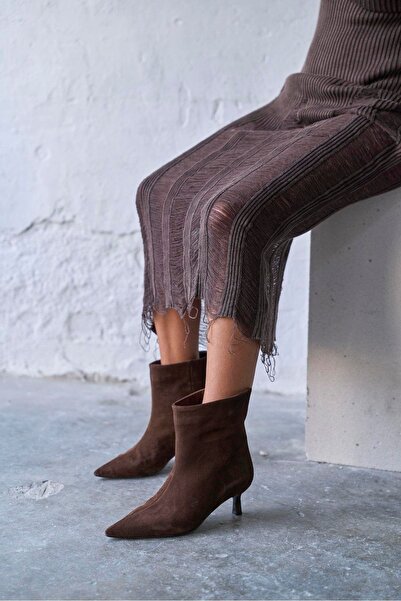 Lively Stylish Γυναικείες κοντές μπότες από σουέτ με μοντέρνα μοντέρνα γόβες με μυτερή μύτη Trisha