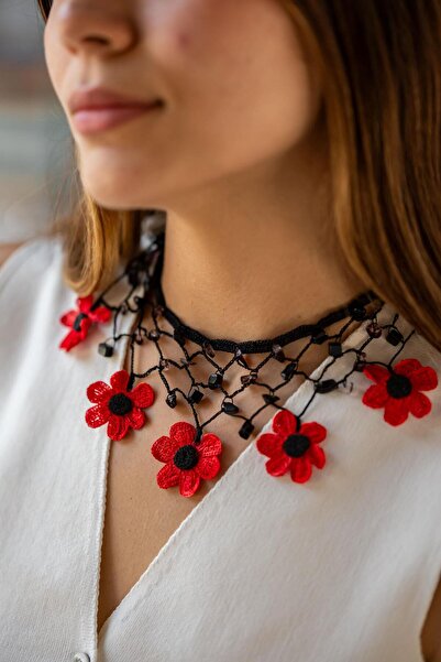 Miss Boheme قلادة مطرزة يدويًا بالكروشيه من جيسين