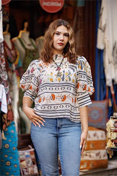 Miss Boheme بلوزة بوهيمية مزينة بالدانتيل المطرز بالزهور ذات اللون الكريمي