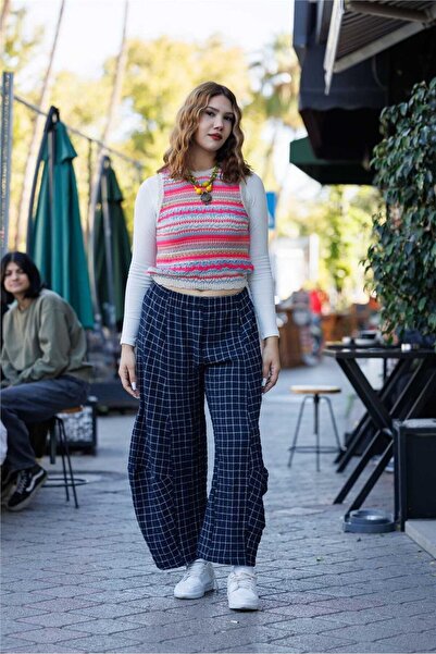 Miss Boheme سترة بلون كريمي من أرض الخيال