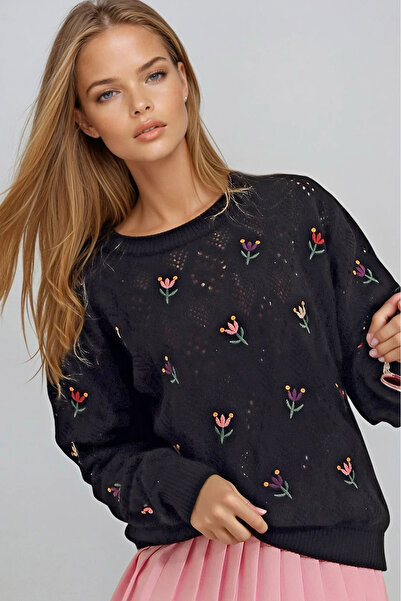 MissThetis Çiçek Nakış Detaylı Ajurlu Delikli Yuvarlak Bisiklet Yaka Uzun Kol...