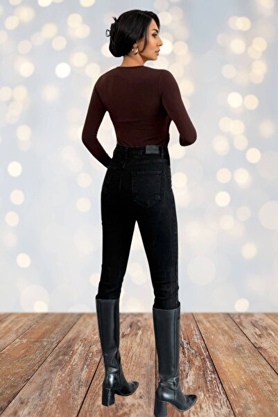 Moda Amore Κομψή μπλούζα με μεταλλικό δαχτυλίδι με λεπτομέρεια στο στήθος 10131