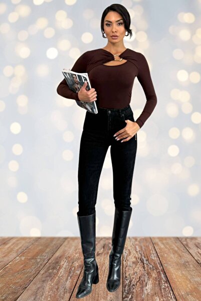 Moda Amore Κομψή μπλούζα με μεταλλικό δαχτυλίδι με λεπτομέρεια στο στήθος 10131