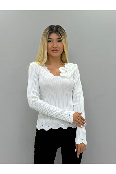 DENRA Blouse with flower detail