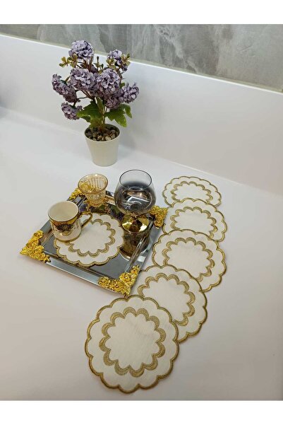 Özyer Çeyiz 6 τεμάχια χαρτοπετσέτες παρουσίασης στο πλάι του καφέ