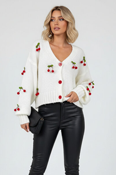 KOZİA OUTDOORS Kadın Ekru 3 Boyutlu Kiraz İşlemeli V Yaka Düğmeli Triko Crop ...