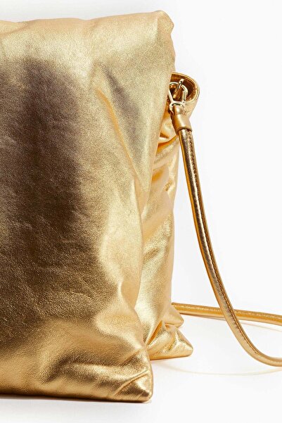 H&M حقيبة جلدية مبطنة لامعة