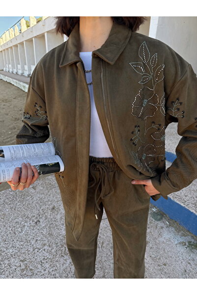 MİA NOURA Γυναικείο μπλουζάκι με κέντημα με χάντρες στο μπροστινό μέρος του μανίκιου από ύφασμα σουέτ μπαμπίρ