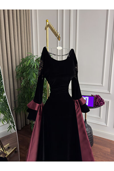 Generic Luxurious wool and Mikado evening gown - hand-embroidered crystals on the sleeves - elegant royal design in black and burgundy