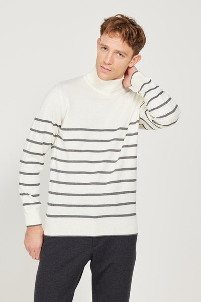 ALTINYILDIZ CLASSICS Πλεκτό πουλόβερ με λαιμόκοψη σε γκρι εκρού, κανονική εφαρμογή και κομμένη εφαρμογή