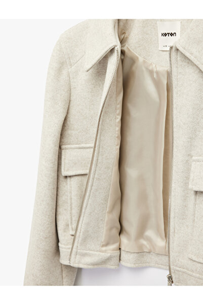 Koton Palton scurt cu buzunar cu broderie, mânecă lungă, cu fermoar