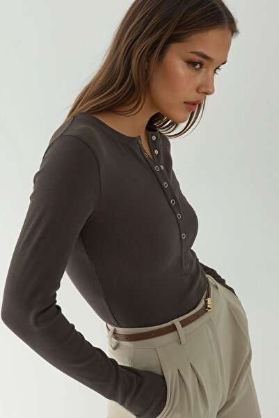 Hiccup Ελαστικό πλεκτό μπλουζάκι με κοτλέ κουμπώματα