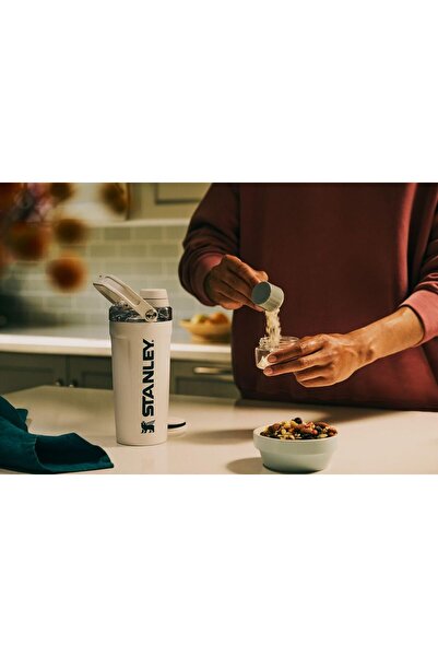 Stanley Shaker the Activate Sportsman Shaker 0.59 Lt Bpa Free Tritan