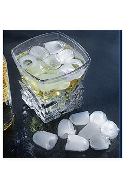 Hicon This homemade ice maker will produce ice in two different sizes and freeze it in 8 minutes.