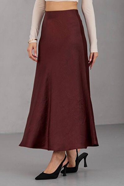 VAGGON Women's Burgundy Satin Textured Long A-Line Skirt Vs01687