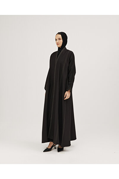 SOROSE SA عباية كريب نص كلوش بتطريز بيج وياقة مميزة - أسود