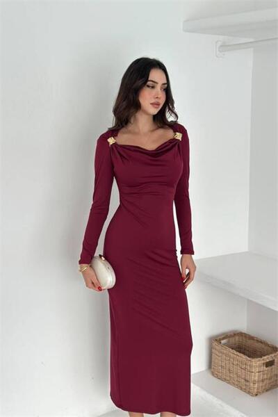 Neşeli Butik γυναικείο φόρεμα με λαιμόκοψη ντραπέ με χρυσά αξεσουάρ NBK4386