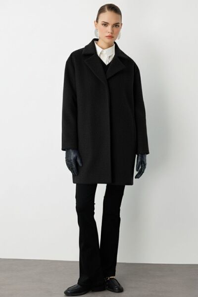 Mizalle Çıt Çıt Kapamalı Siyah Yünlü Kısa Kaşe Kaban