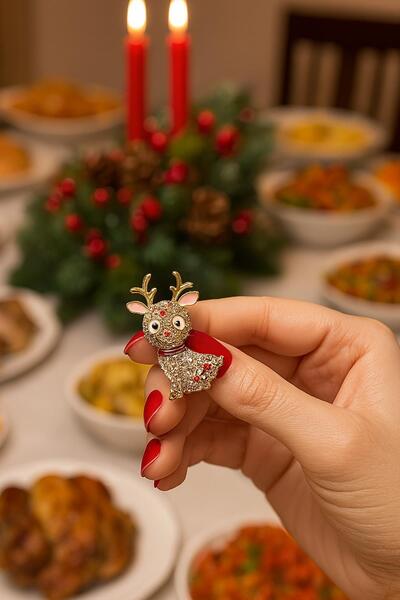 New Obsessions Yılbaşı Taşlı Sevimli Geyik Broş Yaka İğnesi