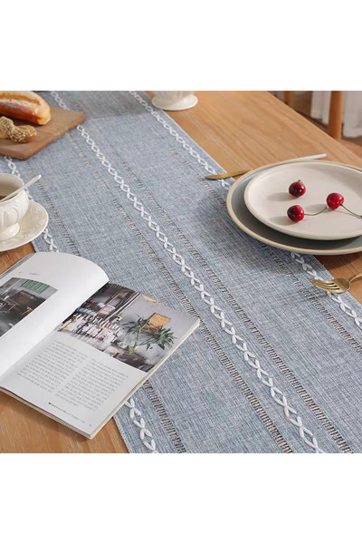 bity thok A luxurious gray dining tablecloth with a modern design and elegant scalloped edges.