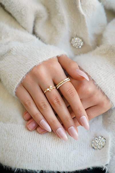 The Collection Set of 2 Modern Pearl Star and Butterfly Detailed Form Vip Gold Rings