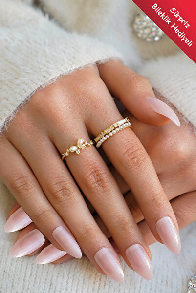 The Collection Set of 2 Modern Pearl Star and Butterfly Detailed Form Vip Gold Rings