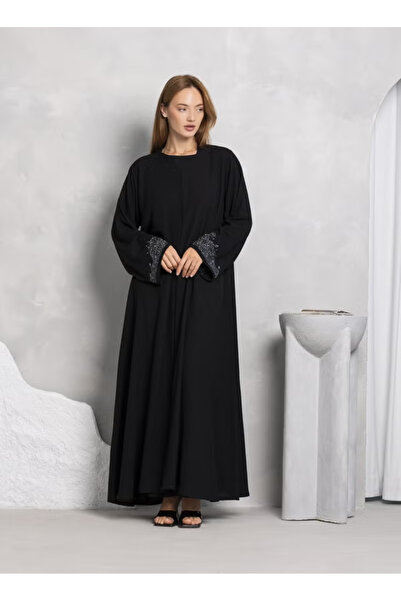 Nikias عباية كريب مع تطريز يدوي أنيق