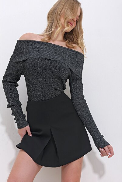 VAGGON Women's Black Madonna Collar Glitter Sweater Prmx11367