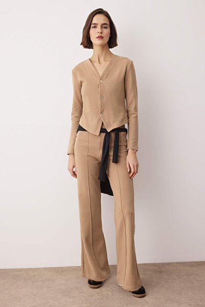 Trendyol Collection Ελαστικό πλεκτό κάτω μέρος που ταιριάζει στο σώμα - Σετ TWOAW26AU00138