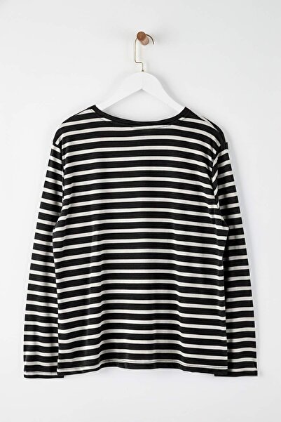 Trendyol Curve Black Striped Regular/Normal Fit Basic Crew Neck Knitted T-Shirt Tbbaw26Bf00003