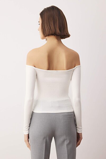 Trendyol Collection Ecru Fitted/Fitted to the Body Flexible Knitted Blouse Twoaw26Bz00356