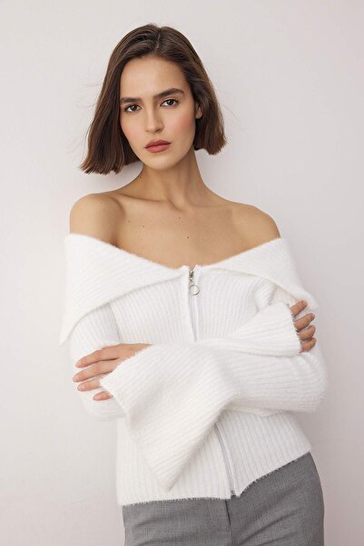 Trendyol Collection White Soft Textured Zippered Turn-Down Collar Body-Hugging Spanish Sleeve Knitwear Cardigan Twoaw26Hi00292