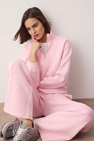Trendyol Collection Teen Light Pink Embroidered Stand Collar Zip-Up Wideleg/Wide Leg Knitted Tracksuit Set Twoaw26Au00081