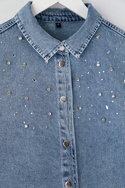 Trendyol Curve Ανοιχτό μπλε με πέτρες Τζιν πουκάμισο μεγάλου μεγέθους TBBAW25AX00002