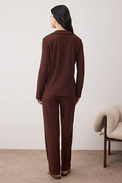 Trendyol Collection Braunes, einfarbiges Camisole-Strickpyjama-Set THMAW26PT00093