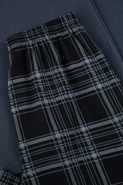 Trendyol Collection Geräucherter, kariert gestrickter Pyjama mit regulärem Knopfkragen TMNAW26PT00076