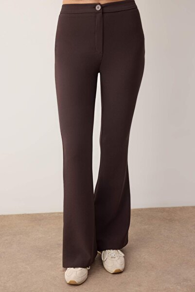 Trendyol Collection Dunkelbraune, ausgestellte, gewebte Hose mit Bootcut-Schnitt TOFAW19BB0581