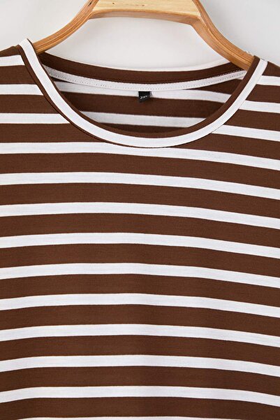Trendyol Curve Brown Striped Regular/Normal Fit Basic Crew Neck Knitted T-Shirt Tbbaw26Bf00003