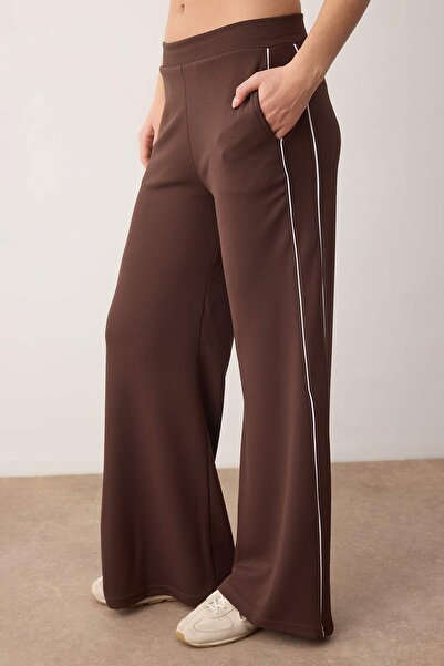 Trendyol Collection Brown Straight Interlock Sportswear Sweatpants Thmaw26Ea00001