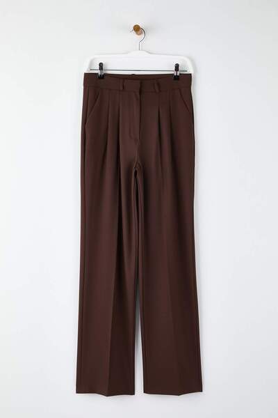 Trendyol Collection Dark Brown Limited Edition Straight/Fitted Pleated Woven Fabric Pants Twoaw23Pl00401
