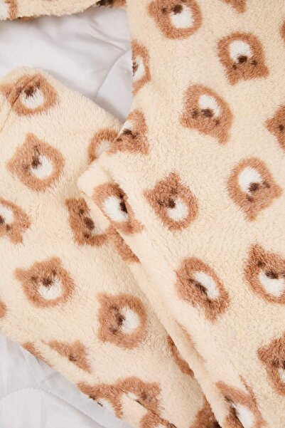 Trendyol Curve Ecru Teddy Bear Wellsoft Winter-Strickpyjama-Set TBBAW26AI00006