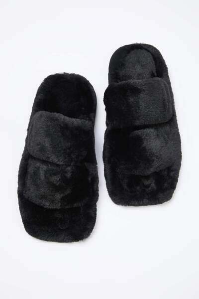 TRENDYOL SHOES Schwarze Plüsch-Hausschuhe für Damen TAKAW26ER00019