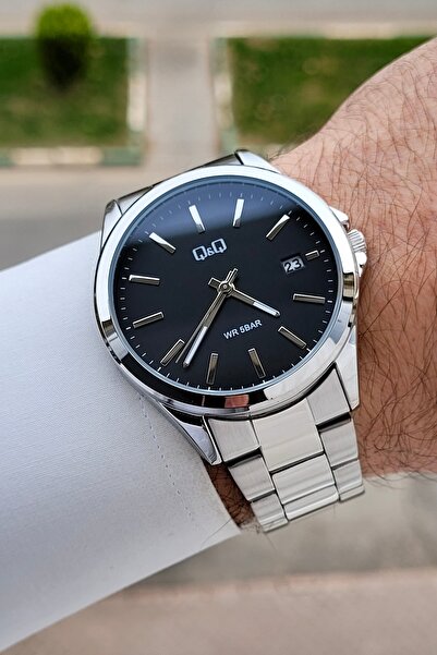 Q&Q Kadranı Siyah Kordonu Gümüş Renk 43 mm İç Göstergeleri Aktif Erkek Kol Saati