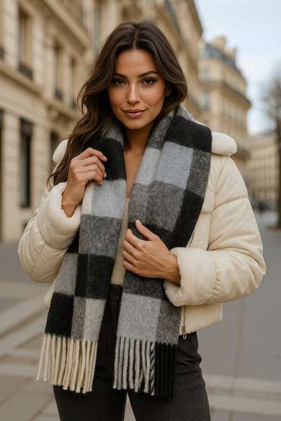 Luminos Butik Kışlık Sıcak Yumuşak Geniş Püsküllü Atkı - Kremsi Beyaz Siyah Gri Çizgili Atkı Sal1270