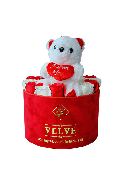 velve Aranjament floral cu trandafiri de sapun rosu - alb si ursulet cu mesaj...