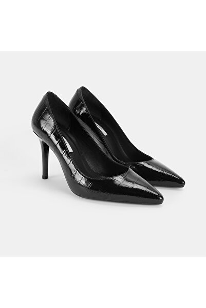 Desa Kadın Siyah Kroko Baskılı Deri Klasik Ayakkabı