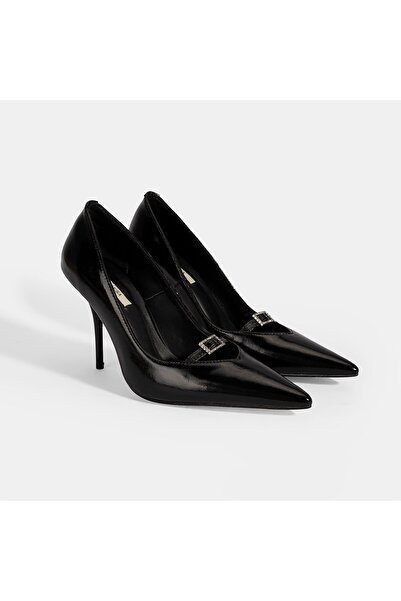 Desa Γυναικεία βραδινά παπούτσια με λουστρίνι με λεπτομέρεια με αγκράφα από μαύρη πέτρα