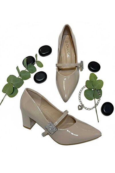 Chance حذاء نسائي بكعب عريض ومريح جلد لماع وتصميم انيق مع حزام في الوسط وفي الجنب مرصع بالاحجار